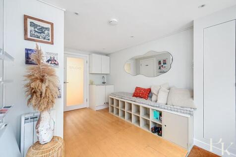 3 Queens Place, BN1 (18).jpg