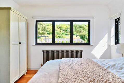 66 Deancourt Road, BN2 (42).jpg