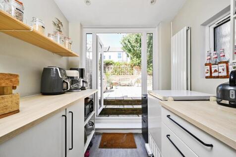 73 Shirley St BN3 (12).jpg