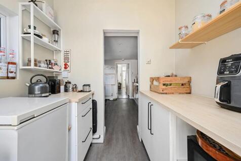73 Shirley St BN3 (11a).jpg