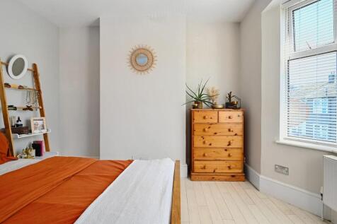 73 Shirley St BN3 (19).jpg