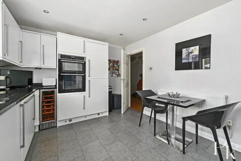 22 Hangleton Manor Close, BN3 (2).jpg