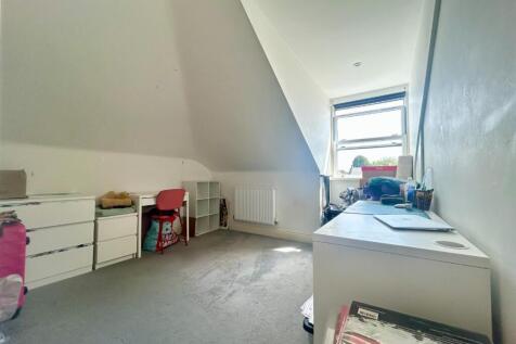 Bedroom 1.jpg