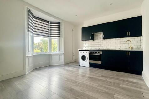 Living room:kitchen.jpg