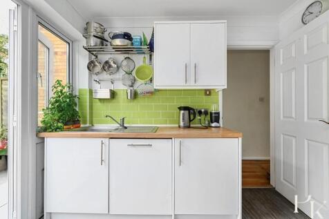 9 Goldstone Lane BN3 (15).jpg