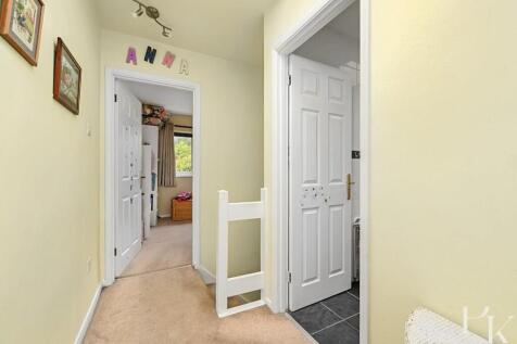 9 Goldstone Lane BN3 (16).jpg