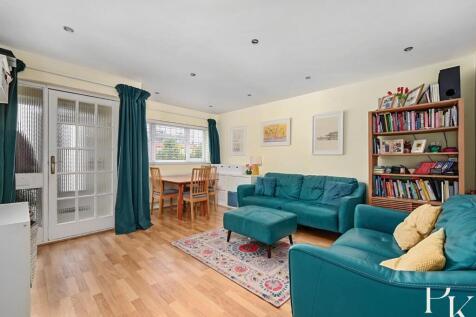 9 Goldstone Lane BN3 (18).jpg