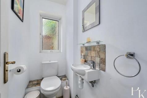 9 Goldstone Lane BN3 (23).jpg
