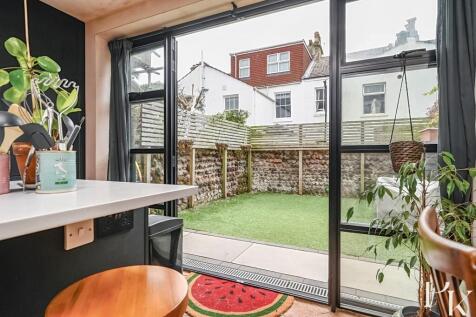 84 Wordsworth Street, BN3 (28).jpg