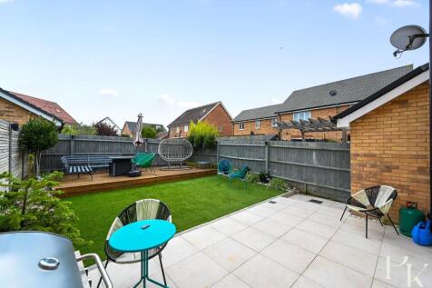 9 Monarch Way, BN43 (21).jpg