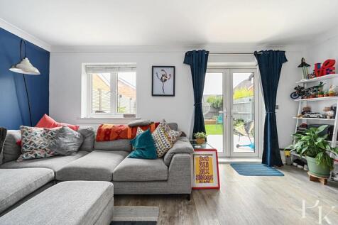 9 Monarch Way, BN43 (6).jpg