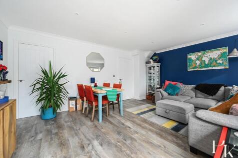 9 Monarch Way, BN43 (7).jpg