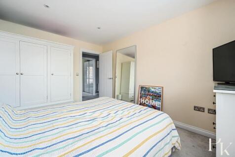 9 Monarch Way, BN43 (10).jpg