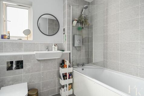 9 Monarch Way, BN43 (12).jpg