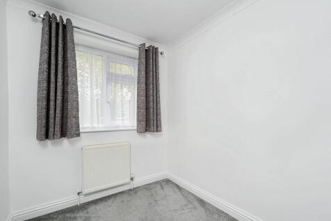 11 Saffron Close BN43 (7).jpg