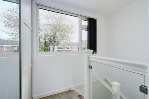 11 Saffron Close BN43 (32).jpg