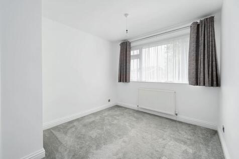 11 Saffron Close BN43 (17).jpg