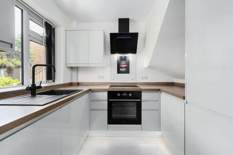 11 Saffron Close BN43 (26).jpg