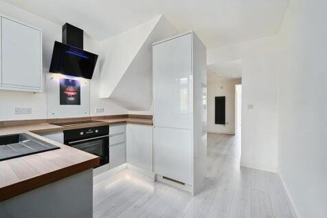 11 Saffron Close BN43 (25).jpg