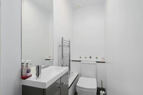 11 Saffron Close BN43 (16).jpg