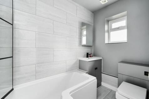 11 Saffron Close BN43 (22).jpg