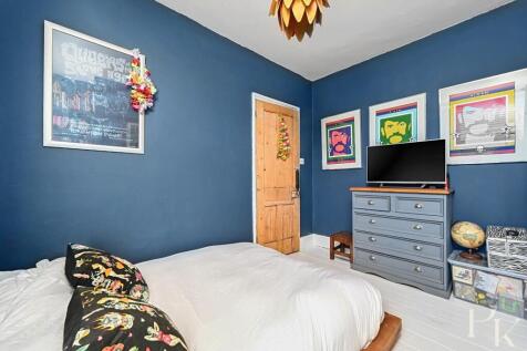 72 Montgomery St BN3 (14).jpg