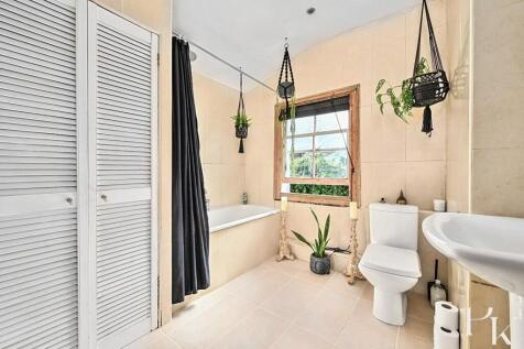 72 Montgomery St BN3 (12).jpg