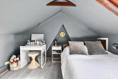 72 Montgomery St BN3 (21).jpg