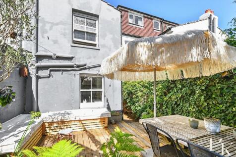 72 Montgomery St BN3 (24).jpg