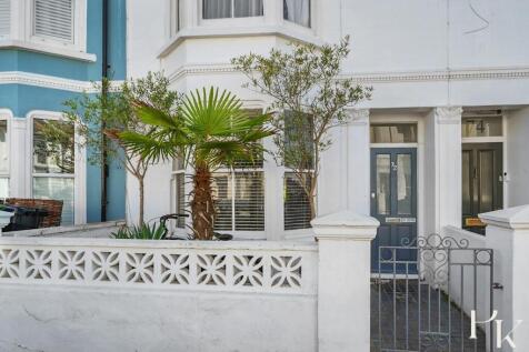 72 Montgomery St BN3 (26).jpg