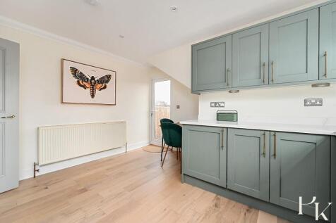 Flt 5, 145 New Church Road (5).jpg