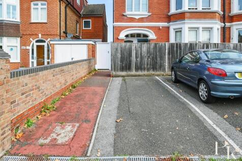 Flt 5, 145 New Church Road (30).jpg