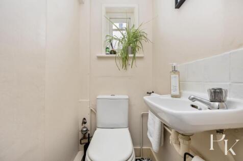 Woodhouse Road, 32-021.jpg