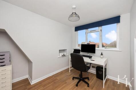 Woodhouse Road, 32-002.jpg