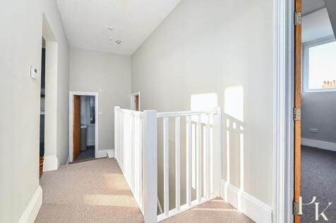 Flt 5, 66 Pembroke Cresent, BN3 (8).jpg