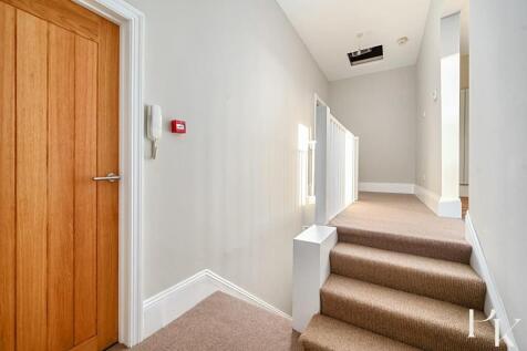 Flt 5, 66 Pembroke Cresent, BN3 (14).jpg