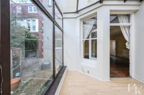 FLAT 2 - 22 SACKVILLE ROAD (10).jpg