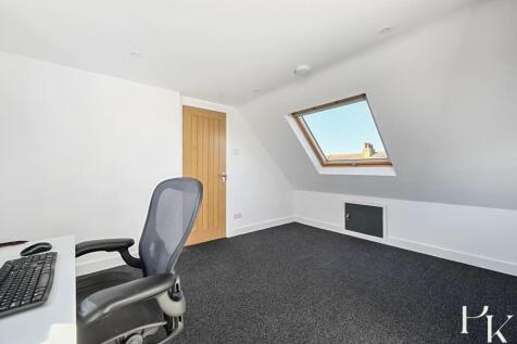 12 Brambledean Road, bn41 (7).jpg