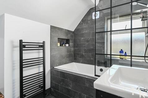 12 Brambledean Road, bn41 (17).jpg