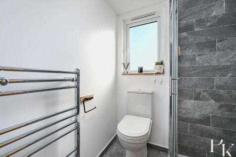 12 Brambledean Road, bn41 (33).jpg