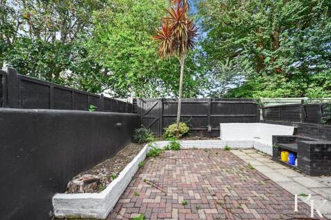 17 Marine Avenue BN3 (32).jpg