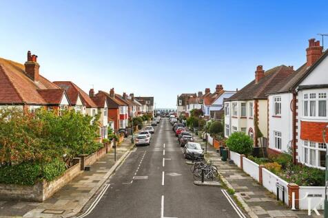 17 Marine Avenue BN3 (29).jpg