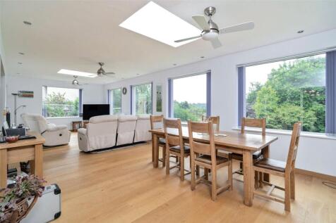 Sitting/Dining Room