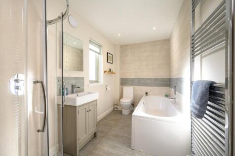 Loch Hse-Bathroom