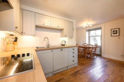 Stable Cot-Kitchen