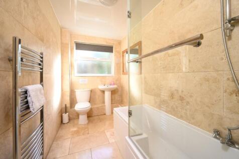 Lodge Cot-Bathroom