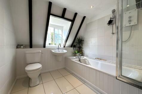 Family Bathroom 393