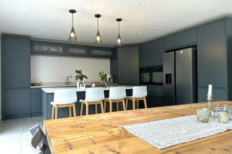 Sleek &amp; Sublime Kitchen 912