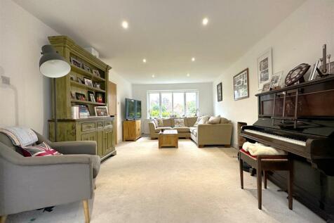 Generous Living Room 930