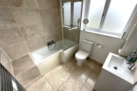 Family Bathroom 954